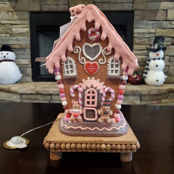 Valentines Gingerbread House-NWT - Picture 1 of 8
